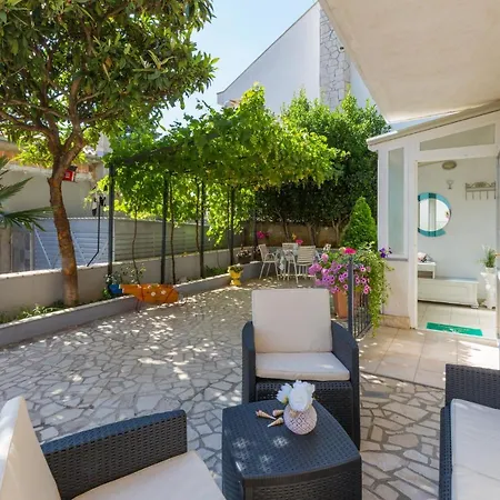 Dobrila Apartment *