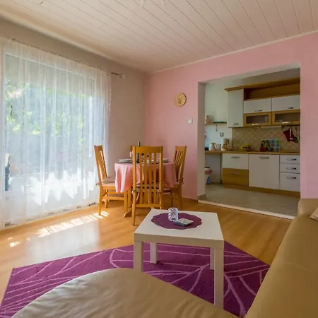 Dobrila Apartment